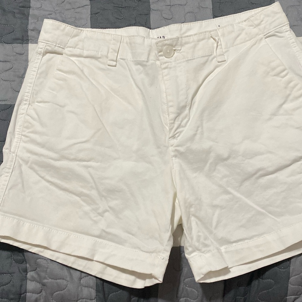 Gap white city short 4